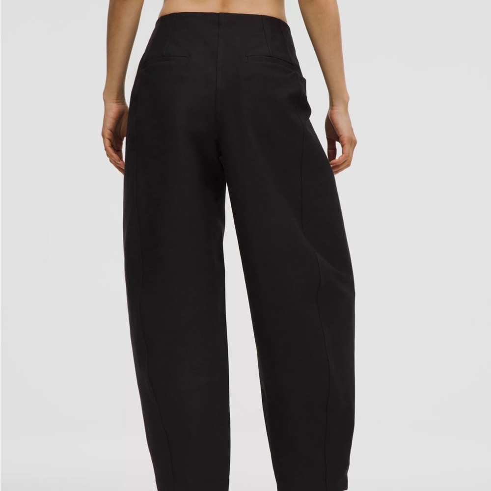 LULULEMON Utilitech Twill Mid-Rise Barrel-Leg Pant Black - Picture 2 of 7